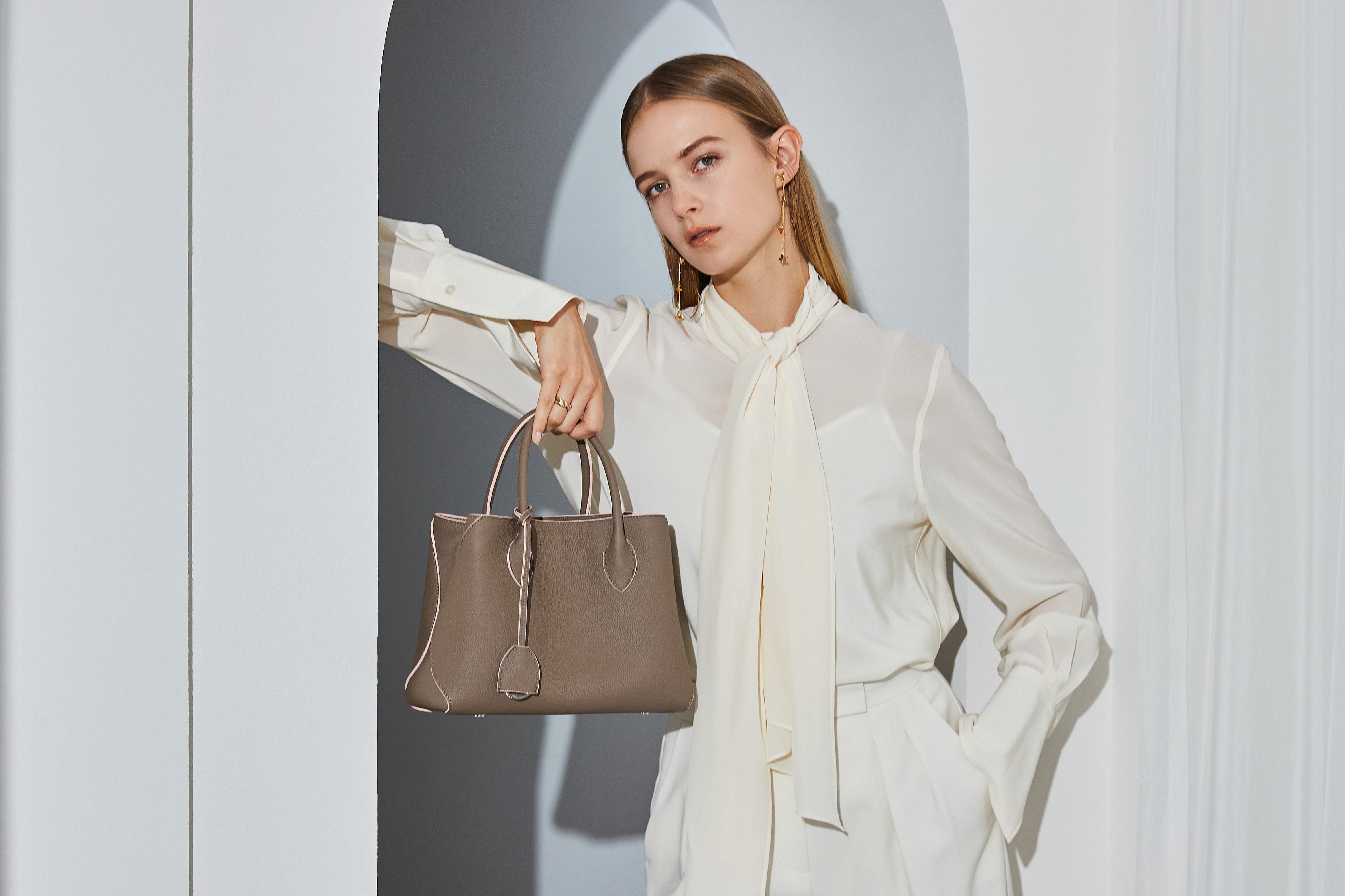 「BONAVENTURA(ボナベンチュラ)|シェルピンクエッジペイント|上質なレザー、タイムレスで洗練された美しい本革小物」本革手帳型のスマホケース。最高級本革の上質なiPhoneケース。 iPhoneSE / iPhone8 / iPhoneX / iPhone11 / iPhone12 / iPhone13 /iPhone14 対応の本革スマホケース。 高級レザーブランドのバッグ。高級レザーブランドの財布やレザー小物。本格本革のアップルウォッチバンド (Apple Watch Band)。