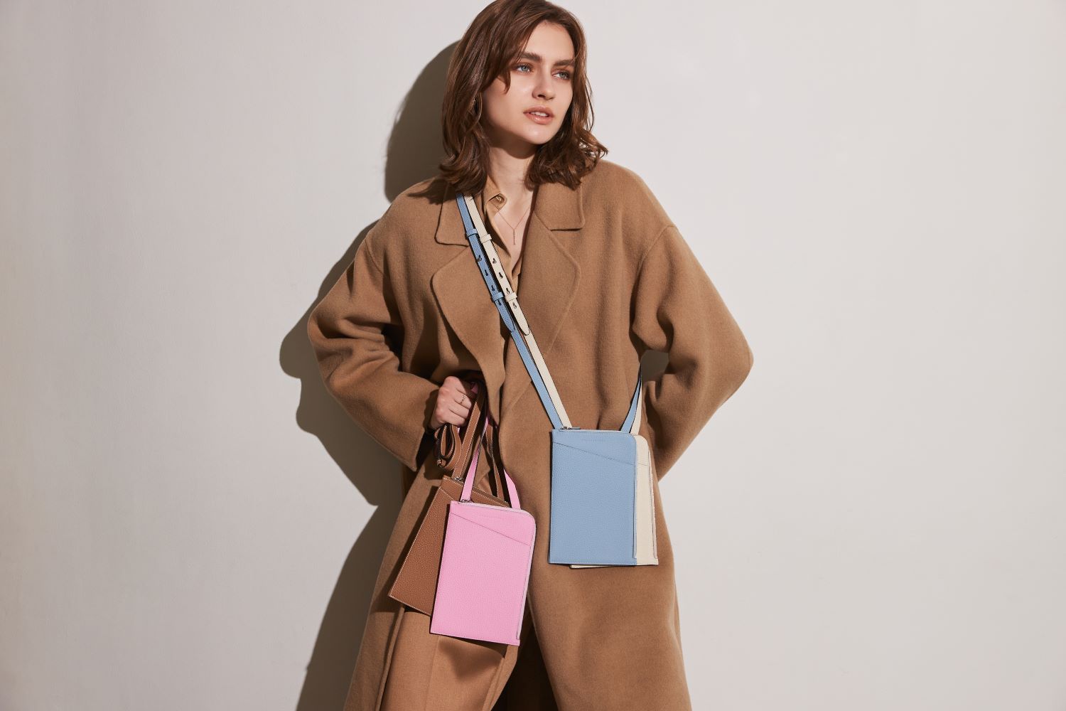 「BONAVENTURA(ボナベンチュラ)|スマホバッグに新色登場|上質なレザー、タイムレスで洗練された美しい本革小物」本革手帳型のスマホケース。最高級本革の上質なiPhoneケース。 iPhoneSE / iPhone8 / iPhoneX / iPhone11 / iPhone12 / iPhone13 /iPhone14 対応の本革スマホケース。 高級レザーブランドのバッグ。高級レザーブランドの財布やレザー小物。本格本革のアップルウォッチバンド (Apple Watch Band)。