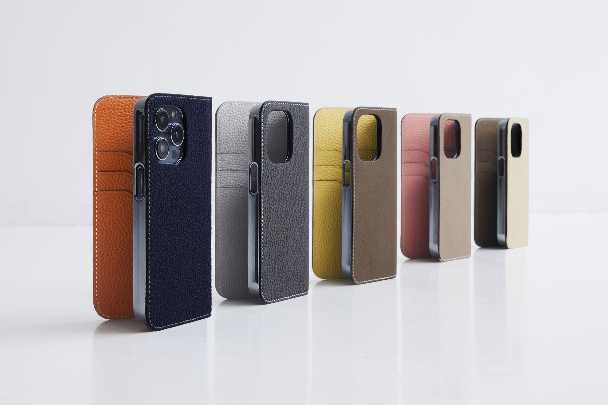 「BONAVENTURA(ボナベンチュラ)|新型iPhone対応ケース|上質なレザー、タイムレスで洗練された美しい本革小物」本革手帳型のスマホケース。最高級本革の上質なiPhoneケース。 iPhoneSE / iPhone8 / iPhoneX / iPhone11 / iPhone12 / iPhone13 /iPhone14 対応の本革スマホケース。 高級レザーブランドのバッグ。高級レザーブランドの財布やレザー小物。本格本革のアップルウォッチバンド (Apple Watch Band)。