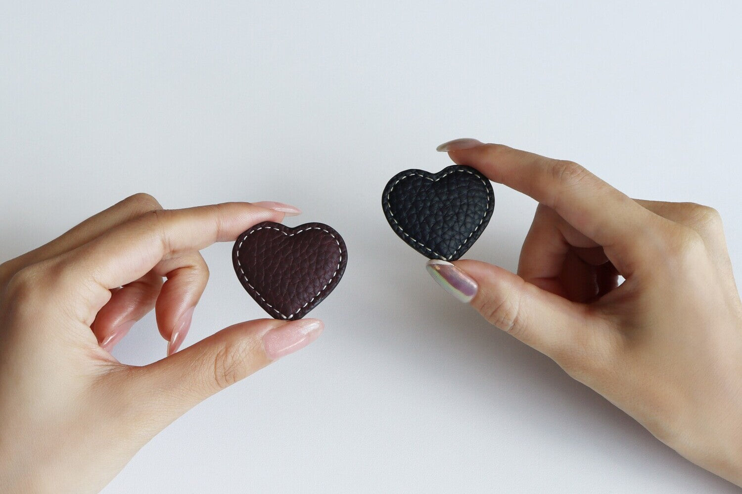 「BONAVENTURA(ボナベンチュラ)|マグネットセットノベルティ|上質なレザー、タイムレスで洗練された美しい本革小物」本革手帳型のスマホケース。最高級本革の上質なiPhoneケース。 iPhoneSE / iPhone8 / iPhoneX / iPhone11 / iPhone12 / iPhone13 /iPhone14 対応の本革スマホケース。 高級レザーブランドのバッグ。高級レザーブランドの財布やレザー小物。本格本革のアップルウォッチバンド (Apple Watch Band)。