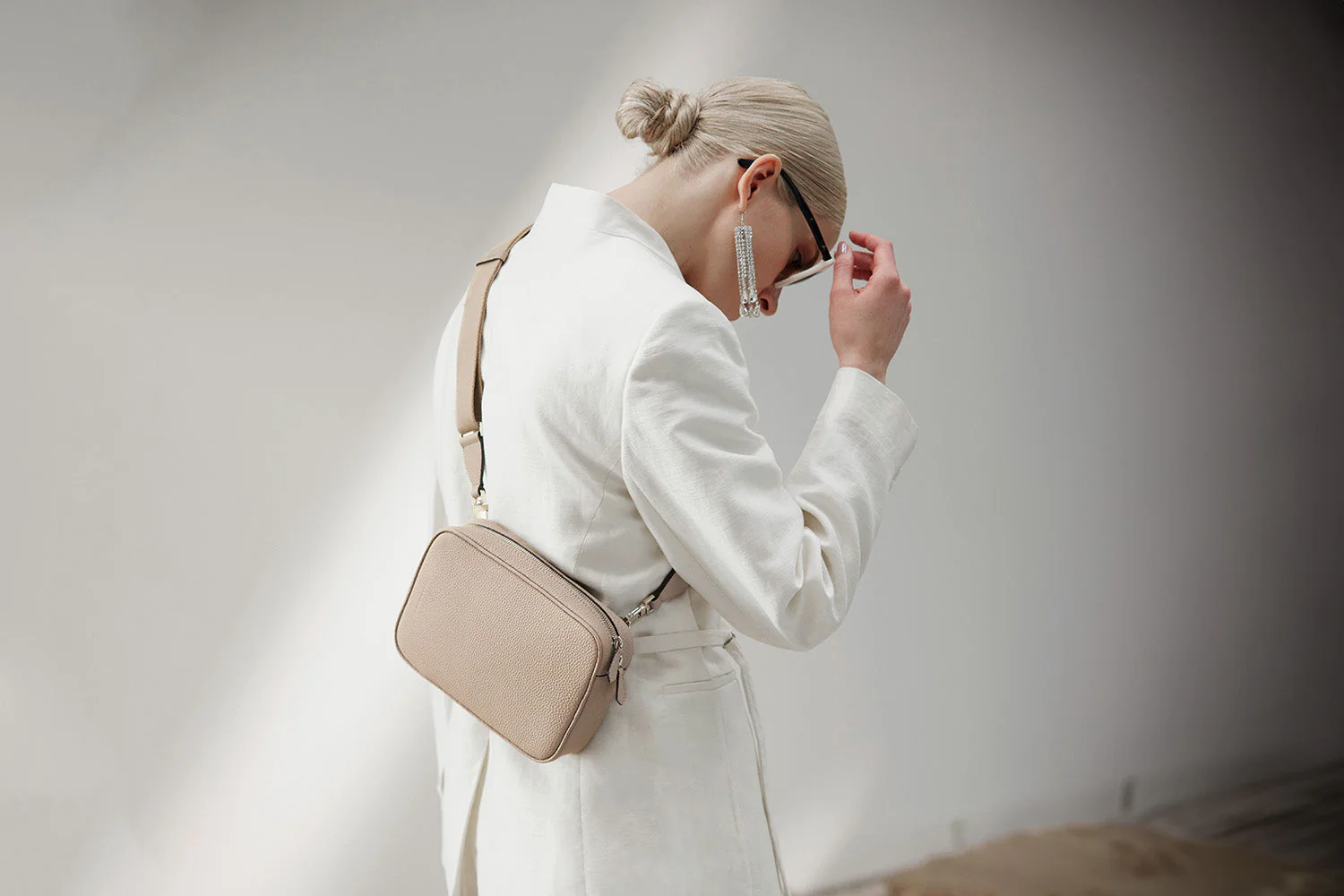 上質なレザーのレディース ショルダーバッグ / クロスボディバッグ