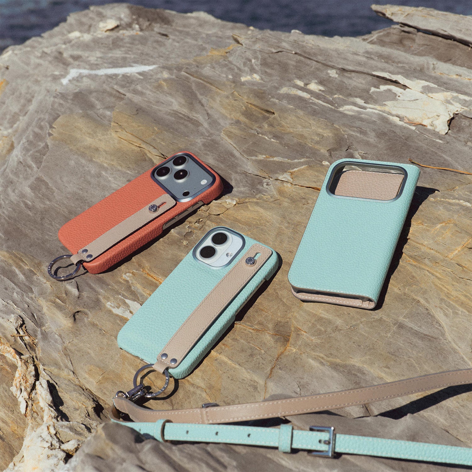 Back Cover Case with Handle Shrink Leather (iPhone 16 Pro