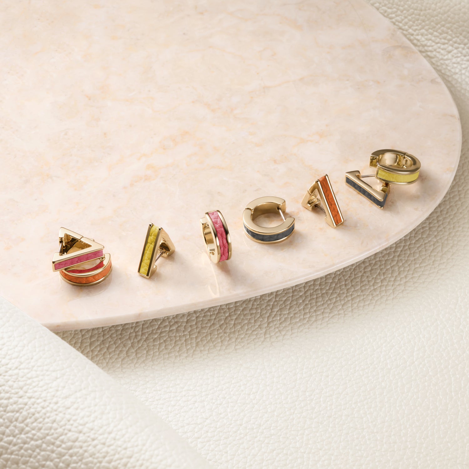 Round Earrings Gold (Round Shrink Leather) – BONAVENTURA (ボナ