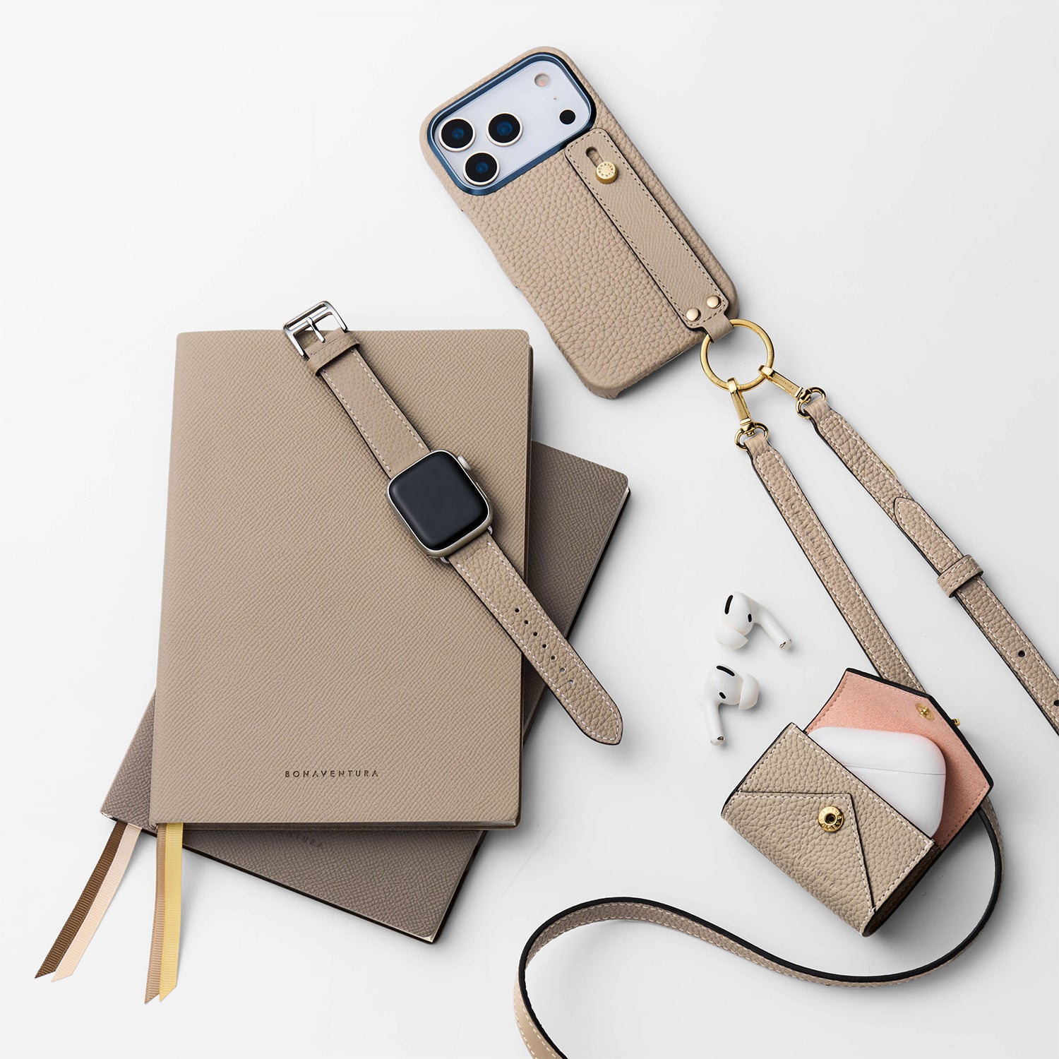 【新品未使用】 ミニエンベロープチャーム シュリンクレザー エトープ ミニエンベロープチャーム シュリンクレザー