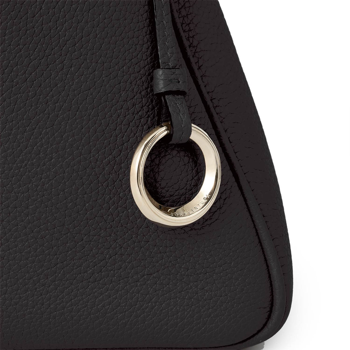 Alessia Shoulder Bag Medium Shrink Leather (Black - Medium)
