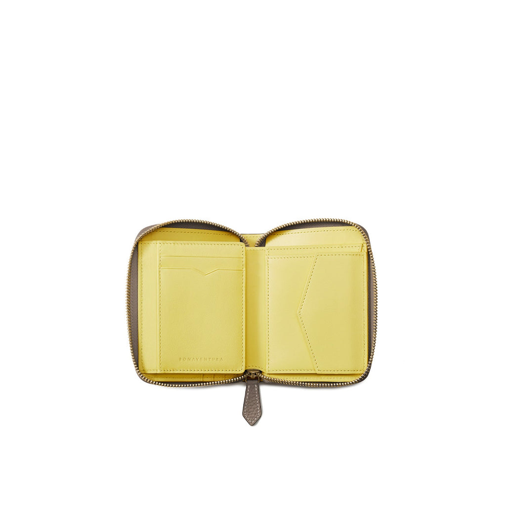 Medium Functional Zip Wallet Shrink Leather (Etoupe × Yellow)