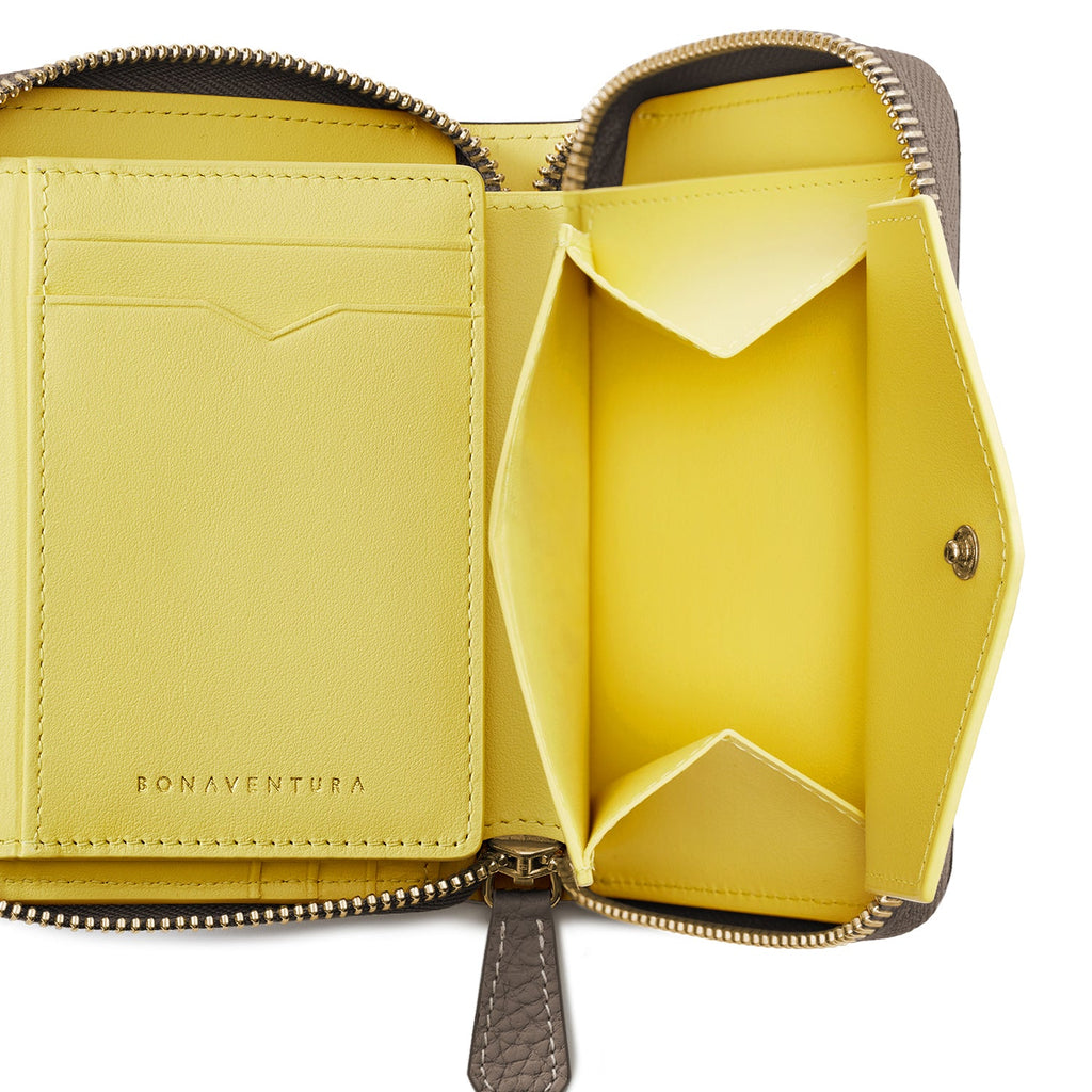 Medium Functional Zip Wallet Shrink Leather (Etoupe × Yellow)