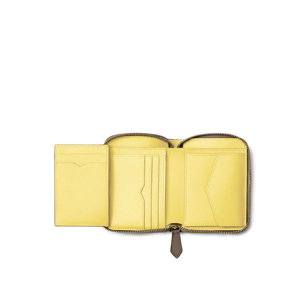 Medium Functional Zip Wallet Shrink Leather (Etoupe × Yellow)