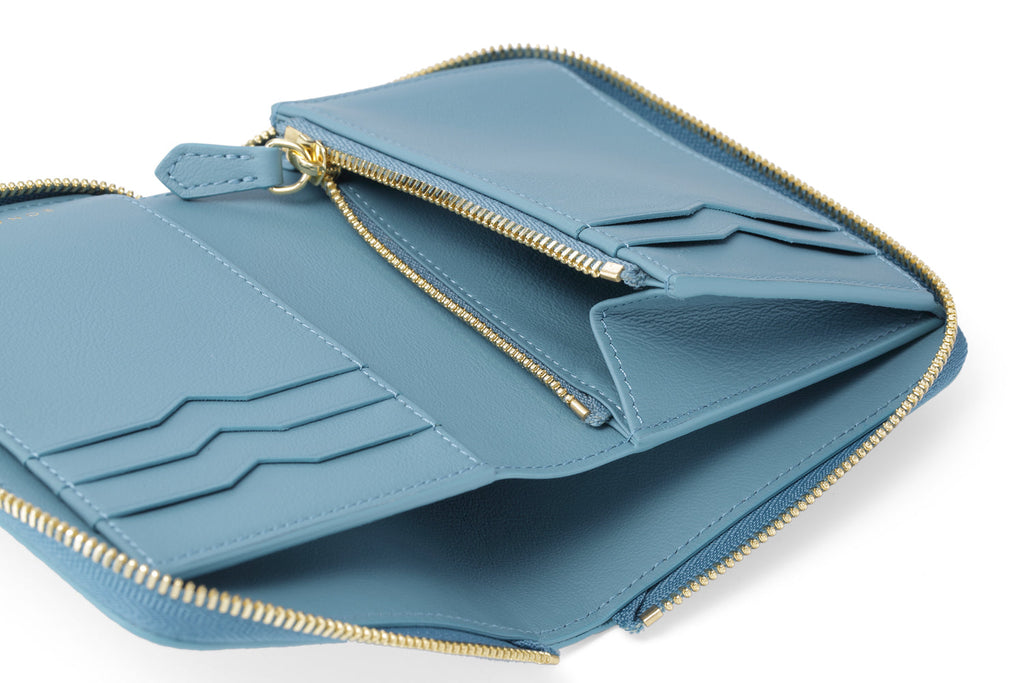 Medium Zip Wallet Shrink Leather (Blue Cyan)