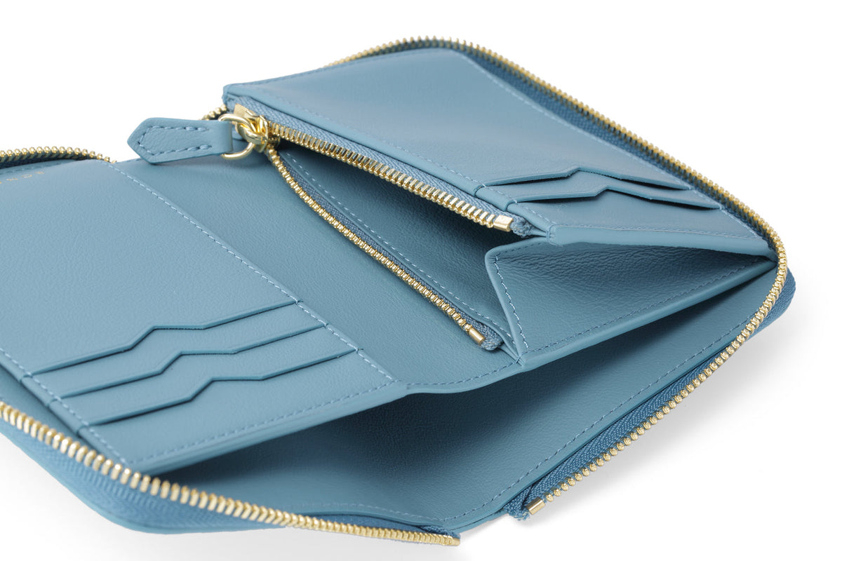 Medium Zip Wallet Shrink Leather (Blue Cyan)