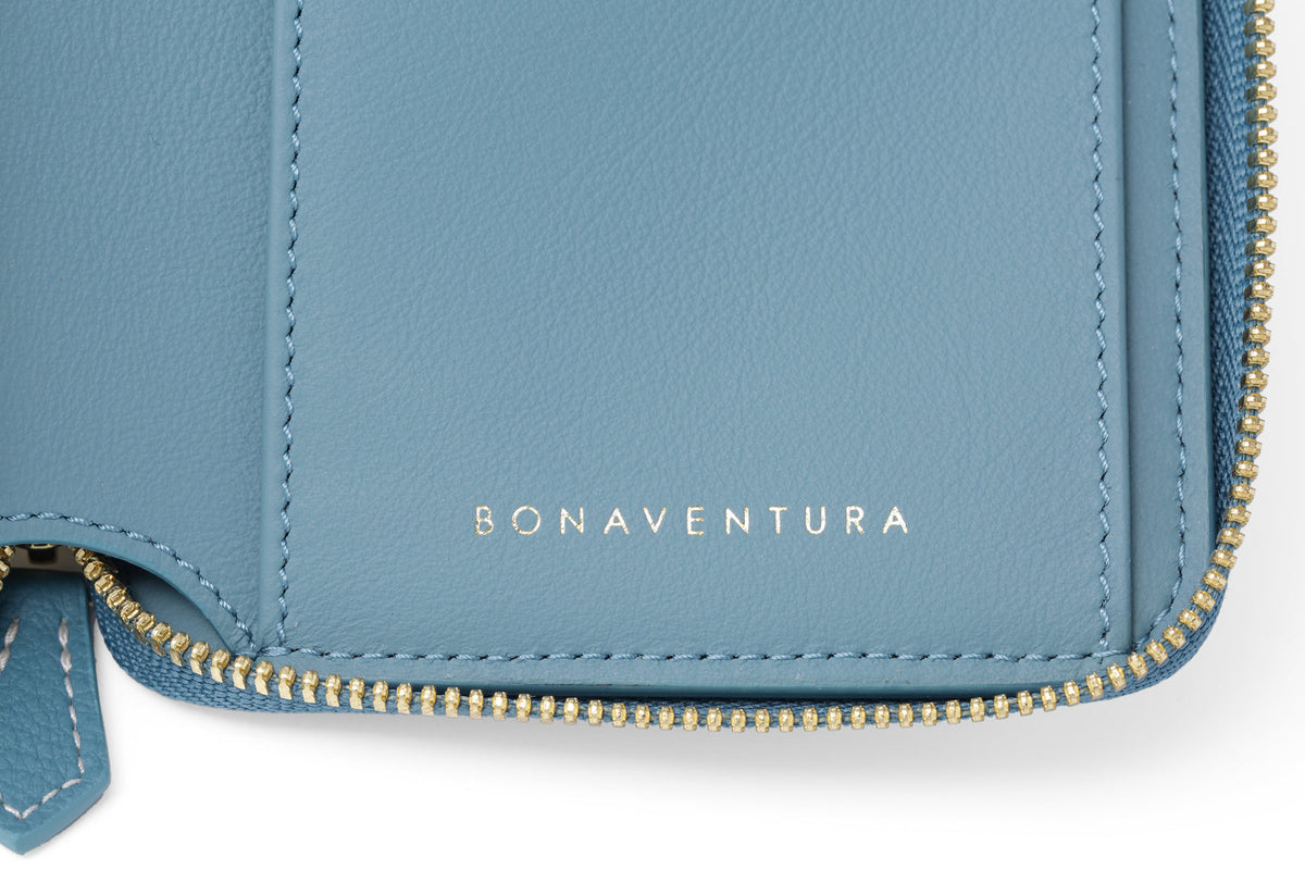 Medium Zip Wallet Shrink Leather (Blue Cyan)
